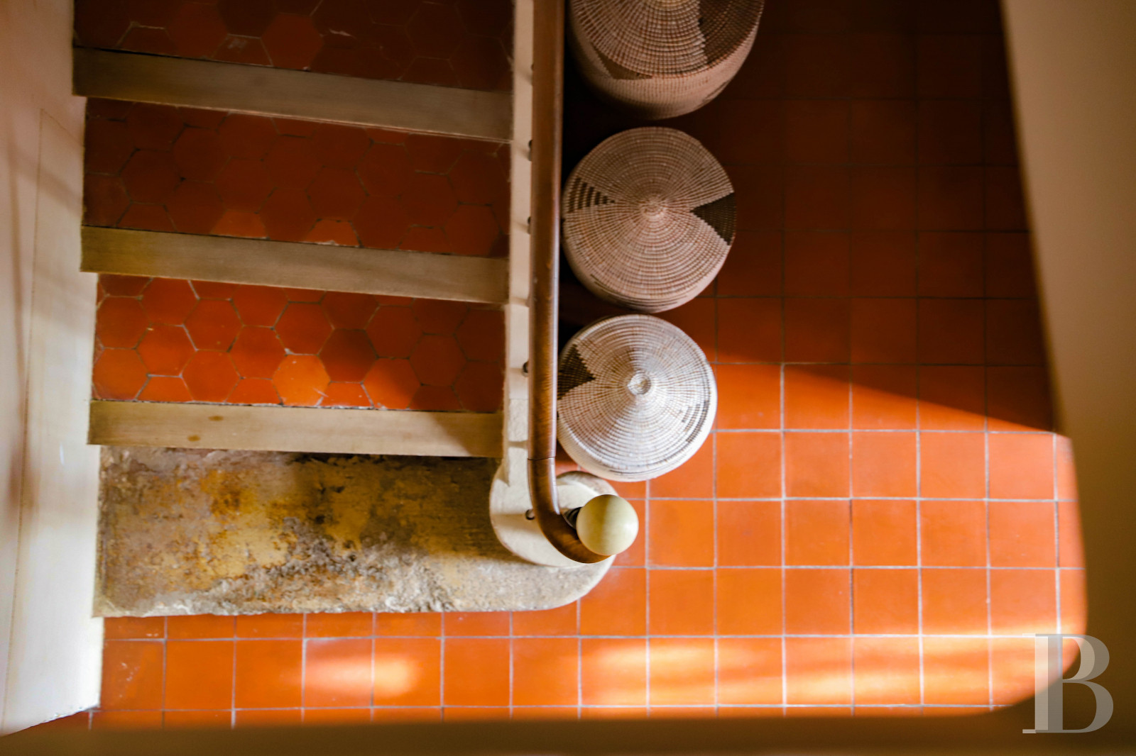 Dans les Alpes-de-Haute-Provence, au sud de Forcalquier, une maison de village traditionnelle et audacieuse - photo  n°23